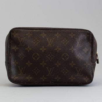 a LOUIS VUITTON "Trousse Toilette 23 toilet bag.