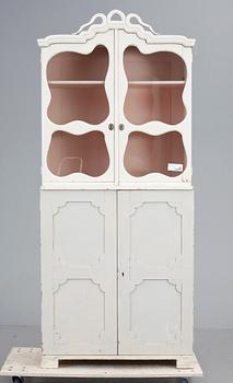 VITRINSKÅP, 1800/1900-tal.