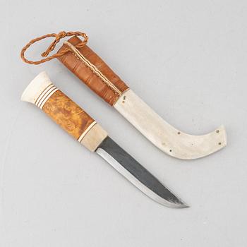 Esse Poggats, a reindeer horn knife.