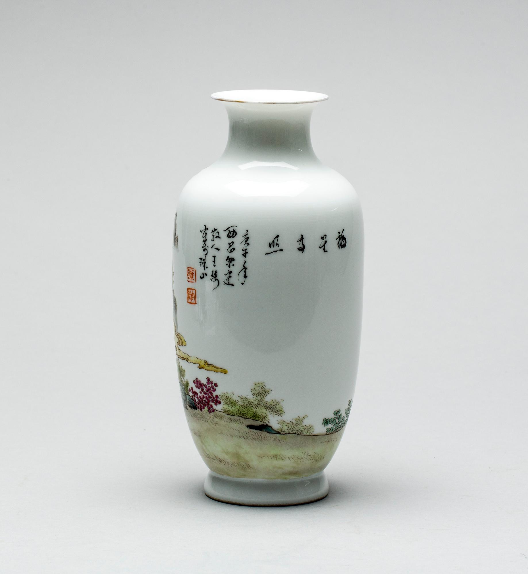 VAS, porslin, Kina 1900-tal.