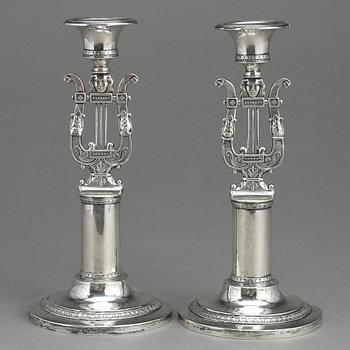 LJUSSTAKAR ETT PAR, silver, Johan Petter Grönvall, Stockholm 1826. Vikt ca 498 gram.