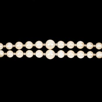 1432. A necklace by Christian Dior with two strand decorativ pearls.