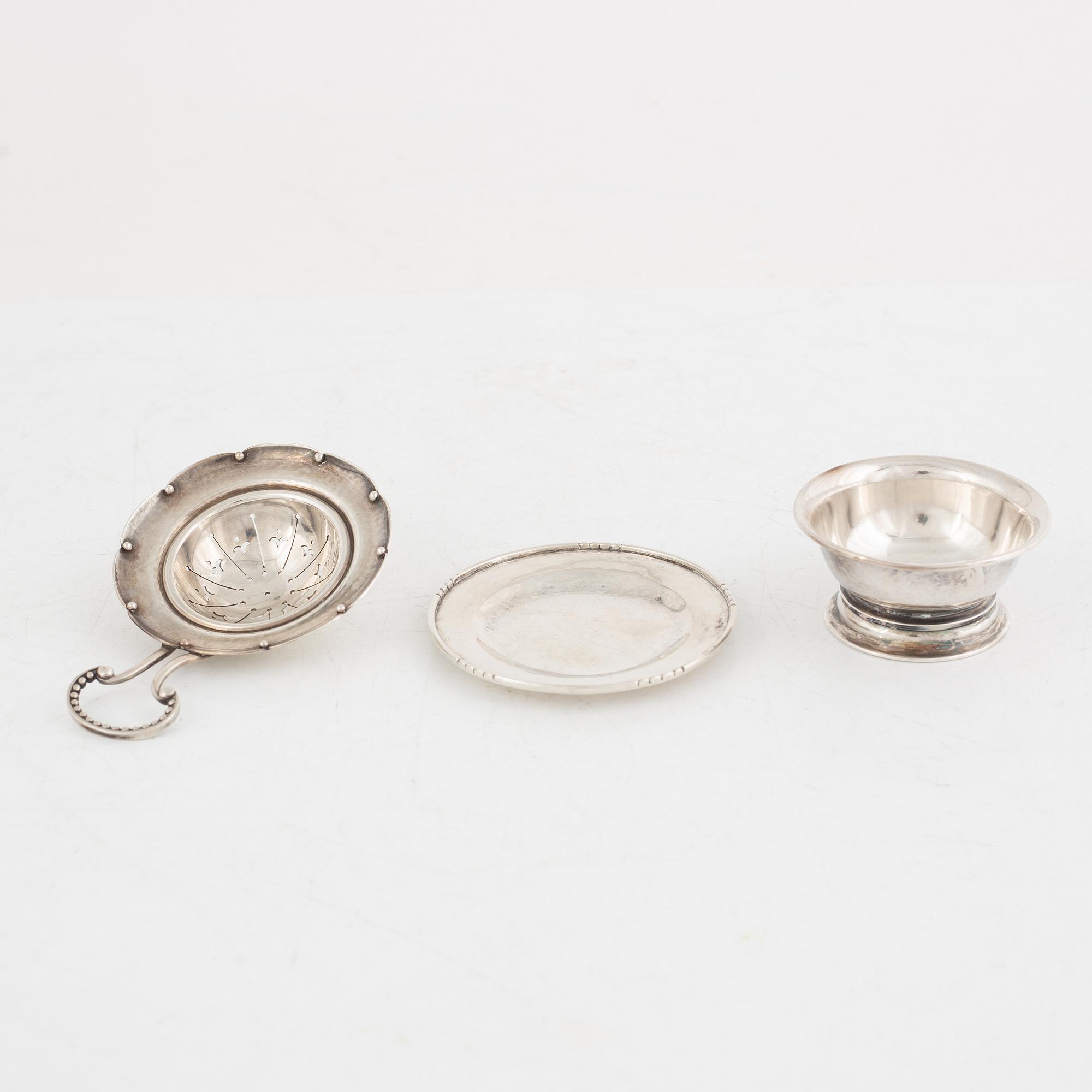 Tea strainer with bowl, sterling silver, Georg Jensen, Copenhagen 1933-1944+tray, silver, Jörgen Jensen, Stockholm 1924.