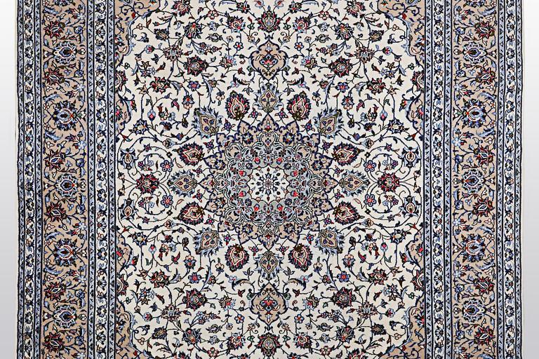 Matta, Keshan, ca 355 x 252 cm.