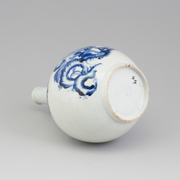 A korean 19th century porcelain bottle vase.