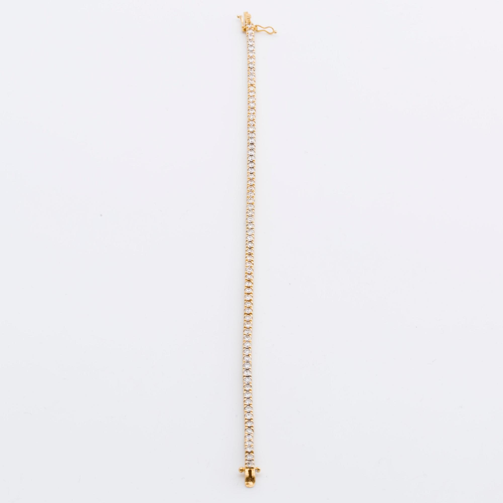 TENNISARMBAND 18K guld med 70 briljanter ca 3 ct totalt.