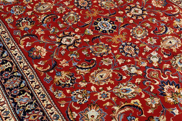 A carpet, Sarouk, ca 295 x 190 cm.