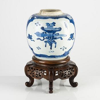 Bojan / kruka, porslin, Kina, Qingdynastin, Kangxi (1662-1722).