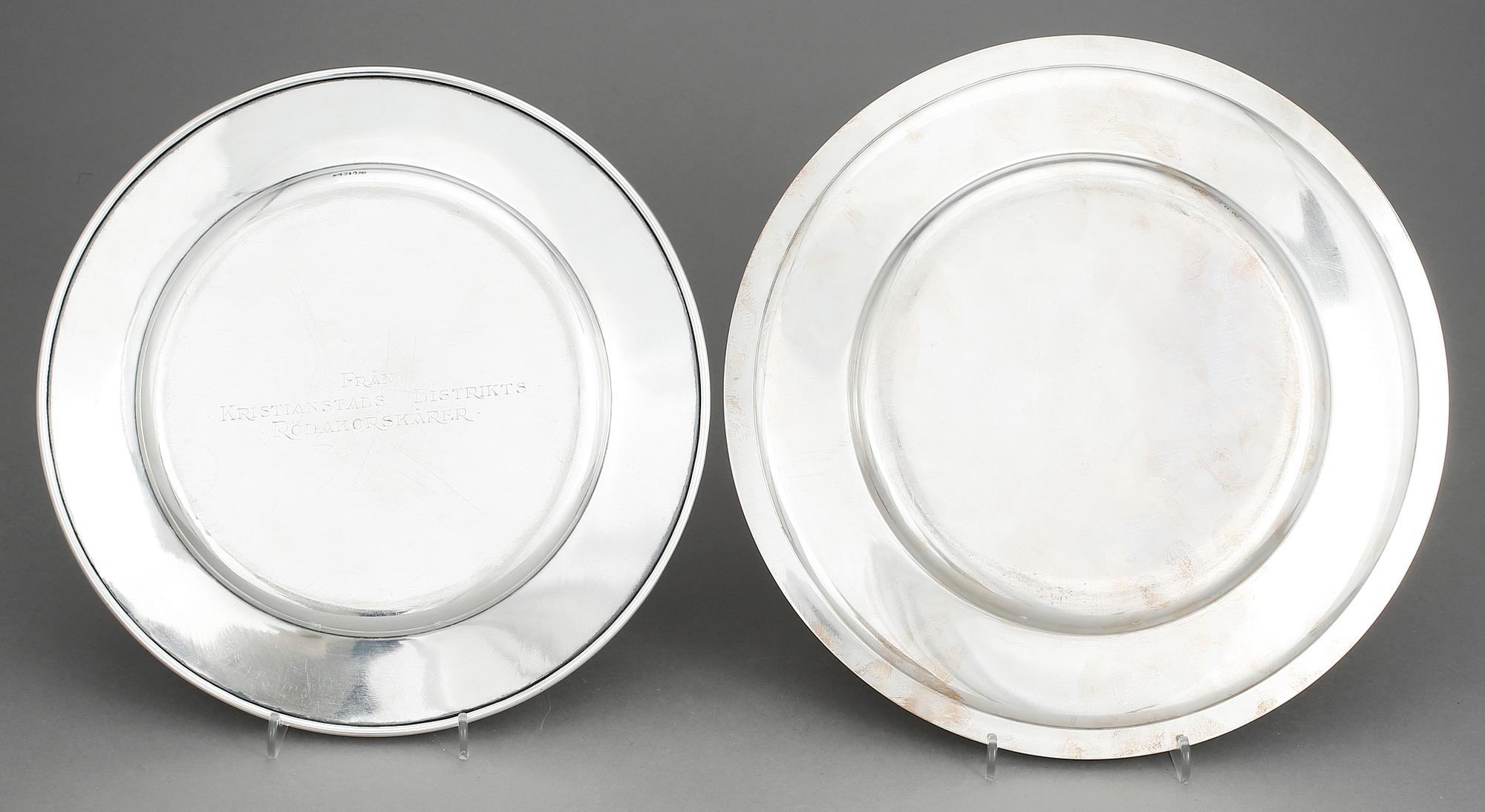 PRESENTERFAT, 2 st, silver, CG Hallberg, 1947 och 1938, totvikt 947 gram.