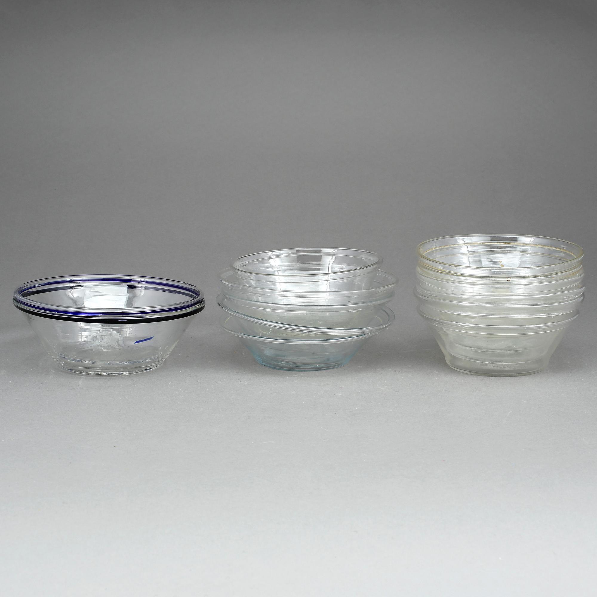 FILBUNKSSKÅLAR, 13 delar, glas, troligen Bergdala glasbruk, omkr 1900-tal.