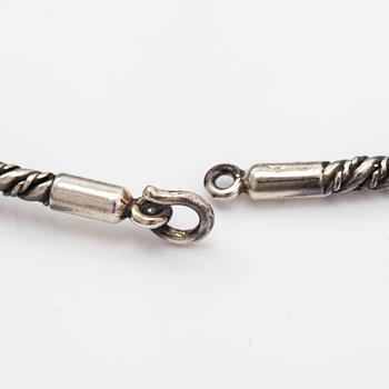 Halsband, ring och armband, silver. Helsingfors 1980-90-tal.