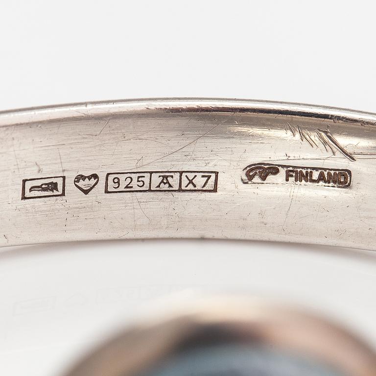 Pekka Piekäinen, A sterling silver and enamel bracelet. Auran kultaseppä, Turku 1975.