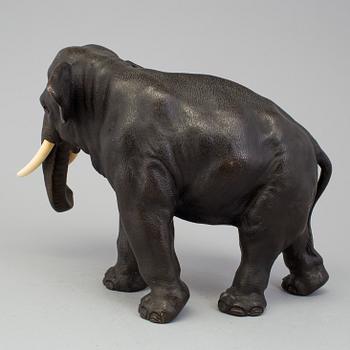 A japanese bronze sculpture of an elephant, Meiji period (1868-1912).