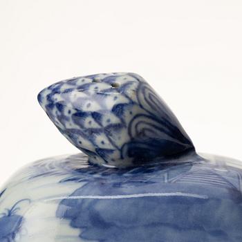 Karott med lock, porslin. Qingdynastin, Jiaqing (1796-1820).