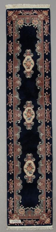 MATTA, galleri, Kina. Ca 340 x 70 cm.