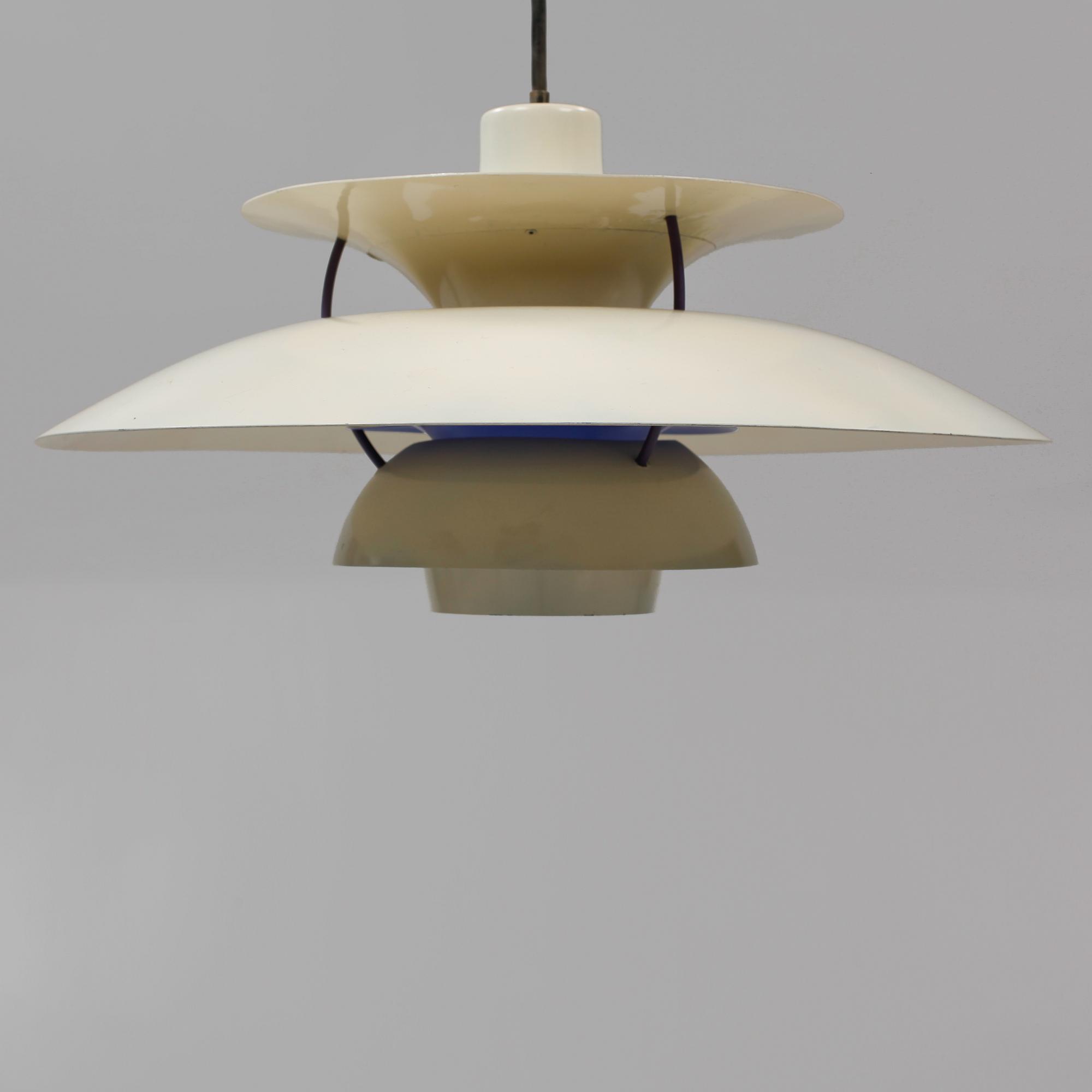 TAKLAMPA, "PH lampa", Poul Henningsen för Louis Poulsen Danmark, 1900-talets andra hälft, höjd ca 28 cm.