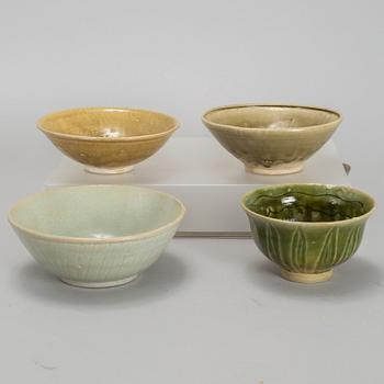 A group of four Southeast asian ceramics, 17th/18th century.