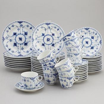 A Royal Copenhagen 'Musselmalet' porcelaine service (55 pc).