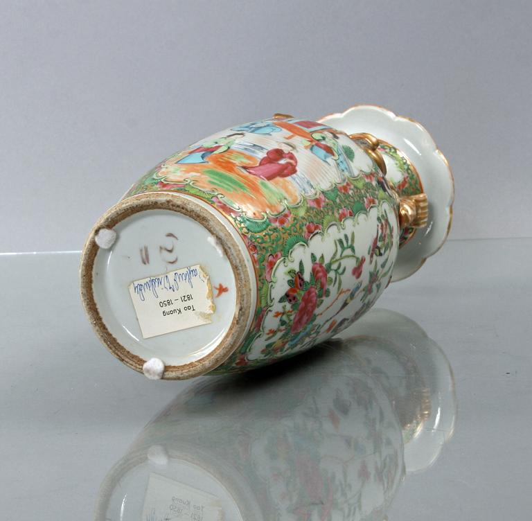 VAS, porslin, Kanton 1800-tal.