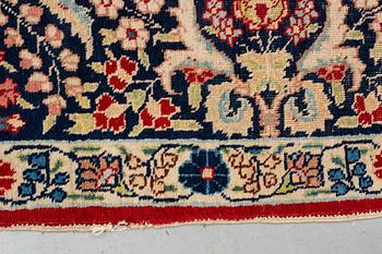 Matto, semi-antique Tabriz, ca 353 x 241 - 245 cm.