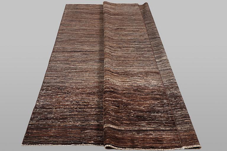 Matta, Gabbeh, ca. 292 x 250 cm.