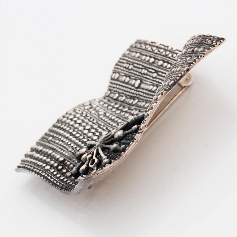 A Jorma Laine brooch in silver.
