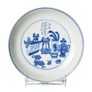 895. Fat, porslin. Qingdynastin, Kangxi (1662-1722).