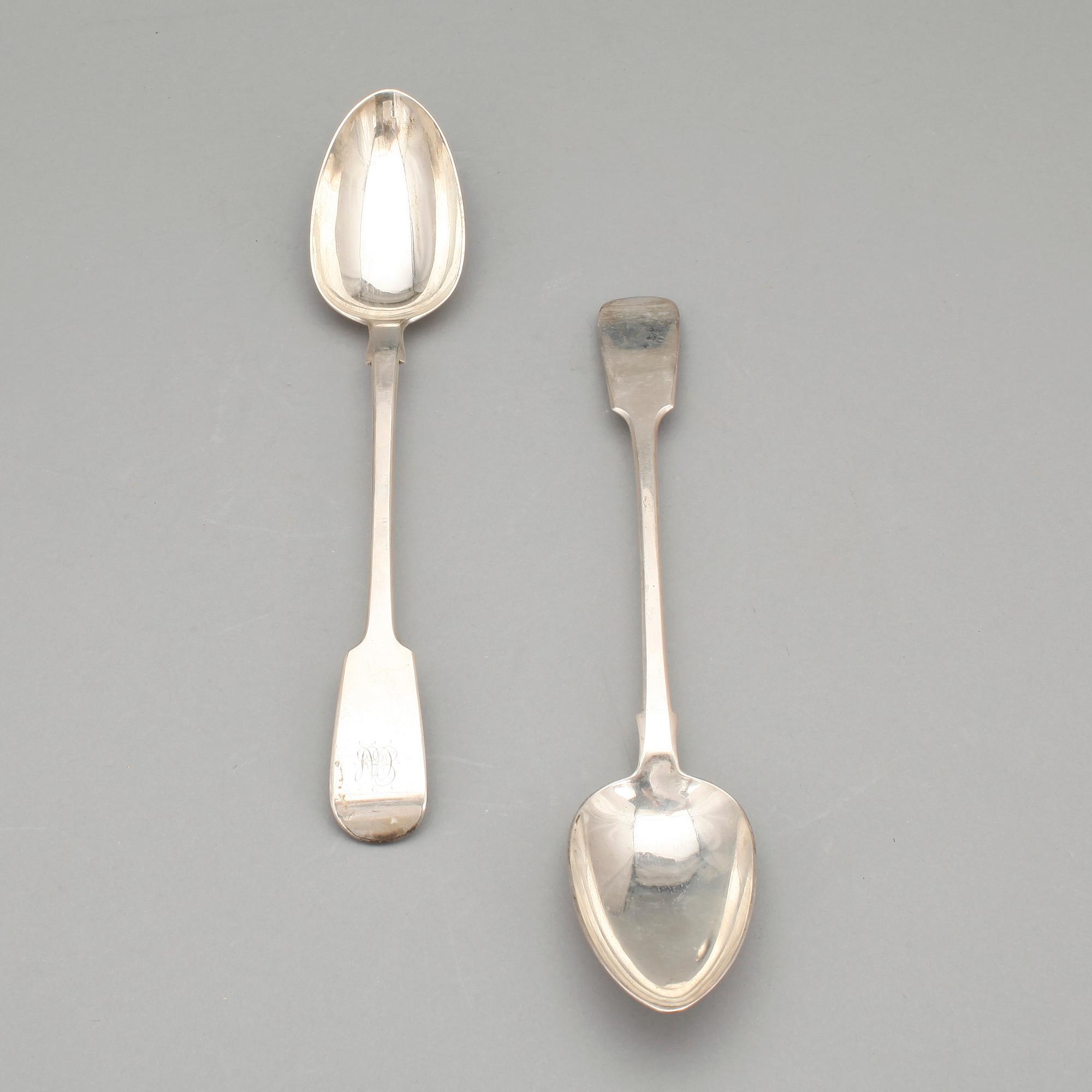 RAGUSKEDAR, 2 st liknande, silver, London 1853. Tot ca 284 gram.