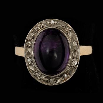 RING, guld 18K, cabochonslipad ametist, Sverige 1950. Vikt ca 3 gram.
