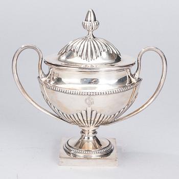 KAFFESERVIS, 3 delar, försilvrad metall, empirestil, 1900-talets första hälft.