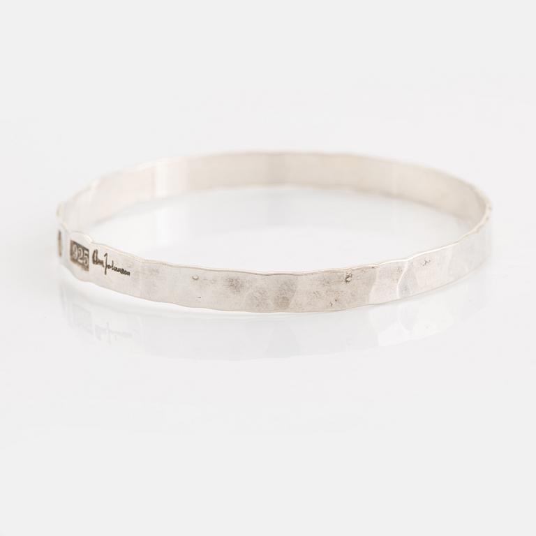 Pendant, pewter, Dansk Smyckekonst and bracelet, sterling silver, Owe Johansson.