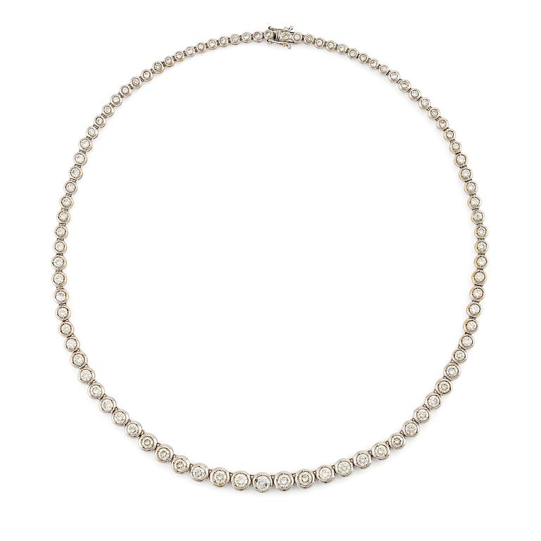 An 18K white gold bracelet set with round brilliant-cut diamonds.