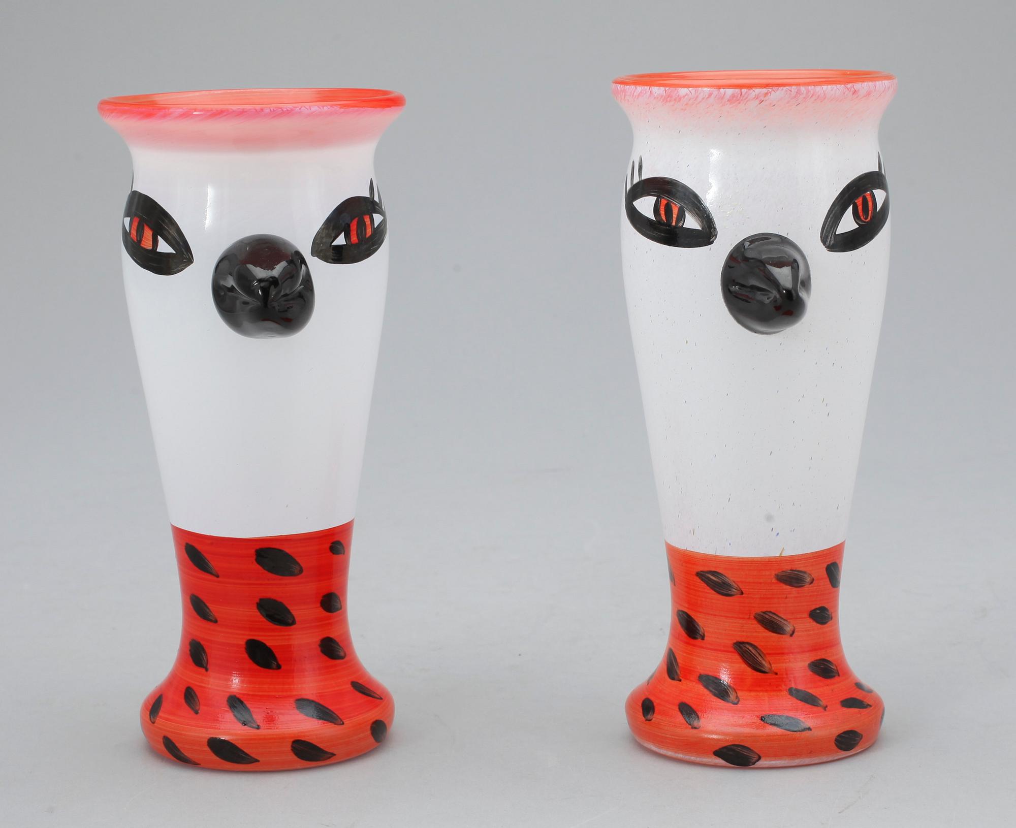 VASER, 2 st, glas, Ulrica Hydman Vallien. 1900-talets senare del.