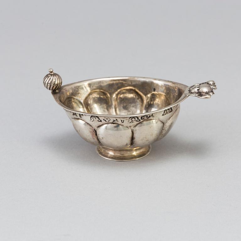 A SWEDISH SILVER BOWL, mark of Johan Söderdahl, Söderköping 1778. Weight ca 65 g.