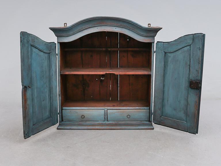 HÄNGSKÅP, 1800-talets första hälft.