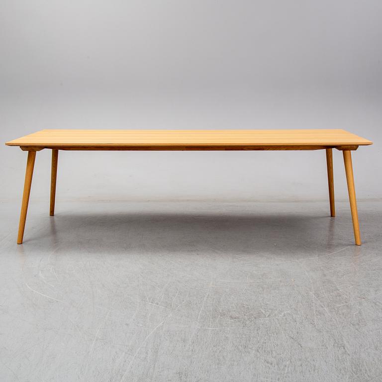 SAMI KALLIO, An oak dining table, &Tradition, 'In Between SK6'.