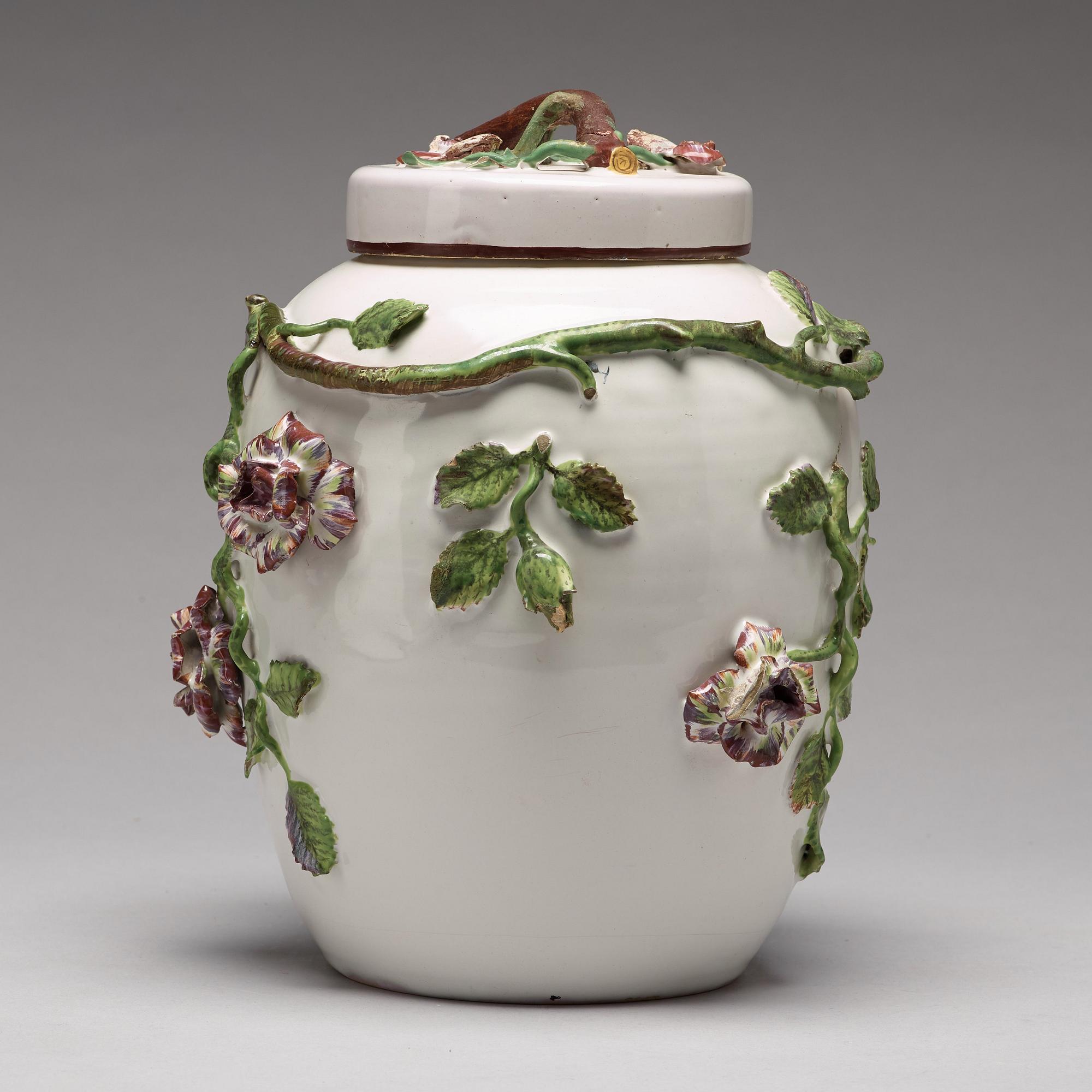 POTPOURRIURNA med LOCK, fajans. Marieberg, 1700-tal.