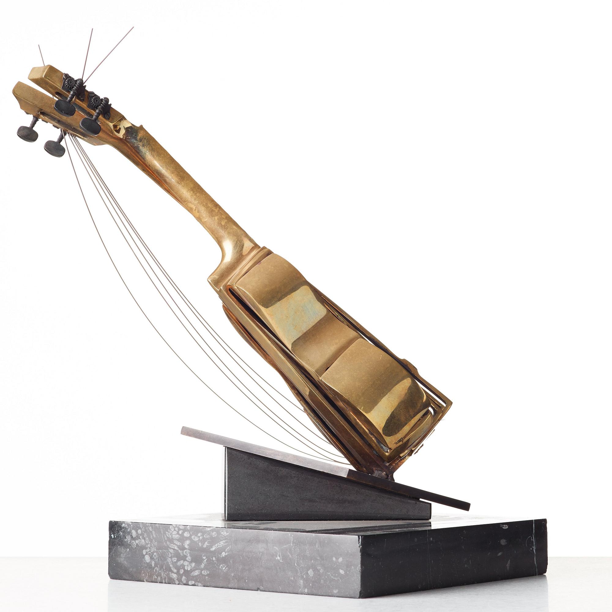 Fernandez Arman, "Ukulele".