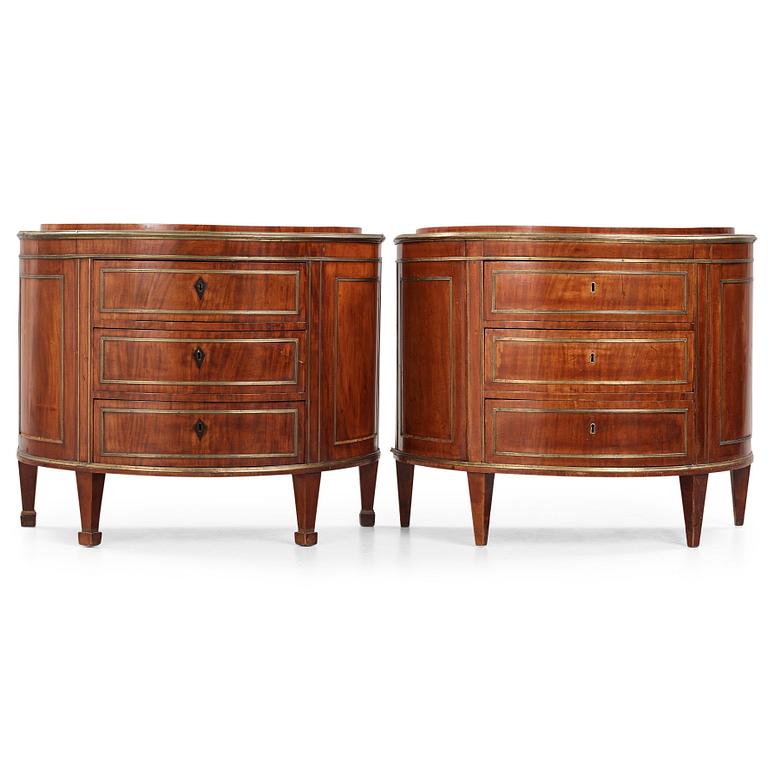 A matched pair of Russian Neoclassical Commodes, St Petersburg, circa 1800.