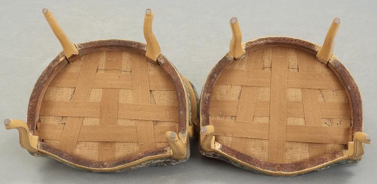 KARMSTOLAR, ett par, rokokostil, 1800-tal.