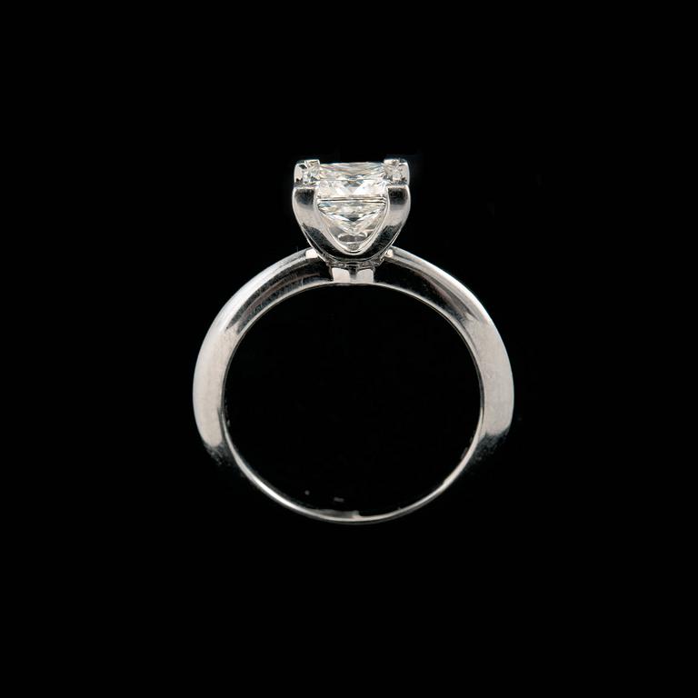 RING, prinsesslipad diamant 1.14 ct. G/vvs1, platina. Tiffany 2011. Storlek 15,5, vikt 4,4 g.