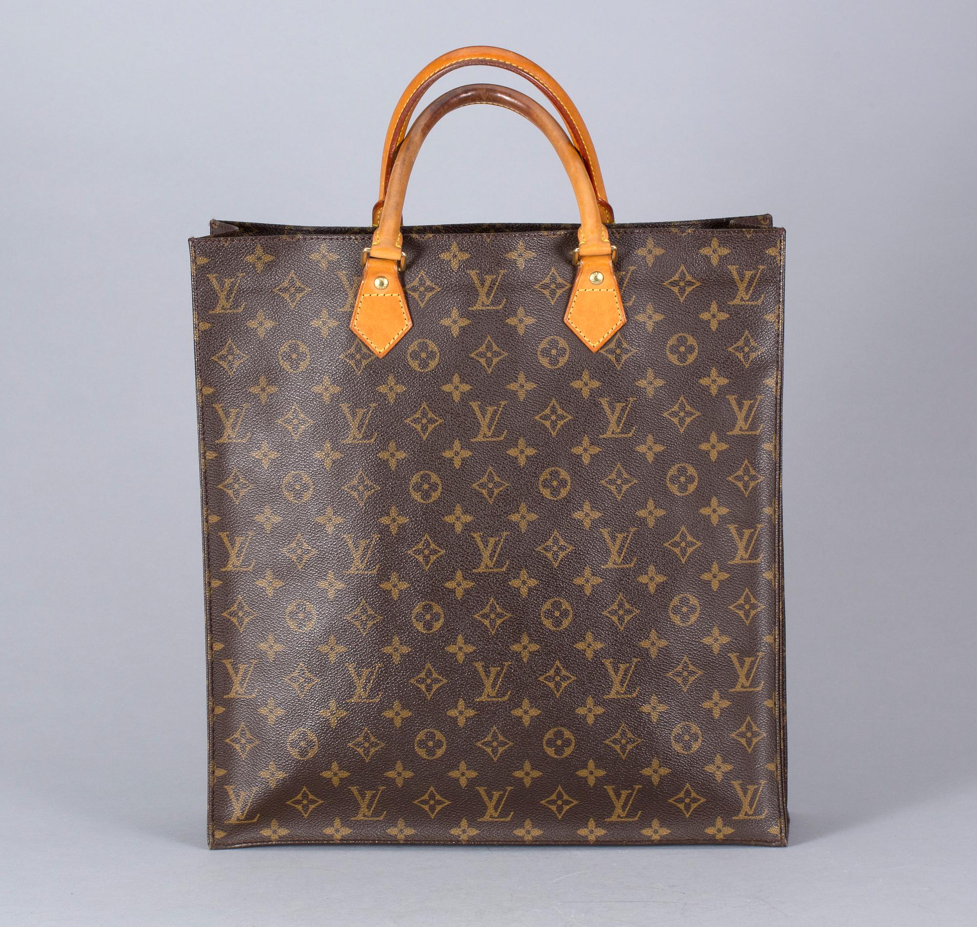 VÄSKA, "Sac Plat", Louis Vuitton.