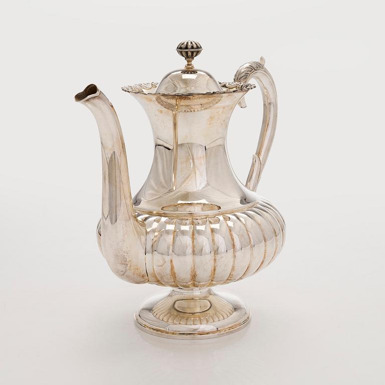 Kahvikannu, hopeaa, Kultakeskus, Hämeenlinna 1987.