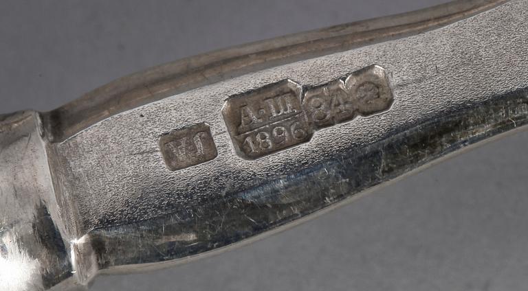 FISKBESTICK, ett par, silver, S:t Petersburg Ryssland 1896. Tot vikt ca 205 gram.