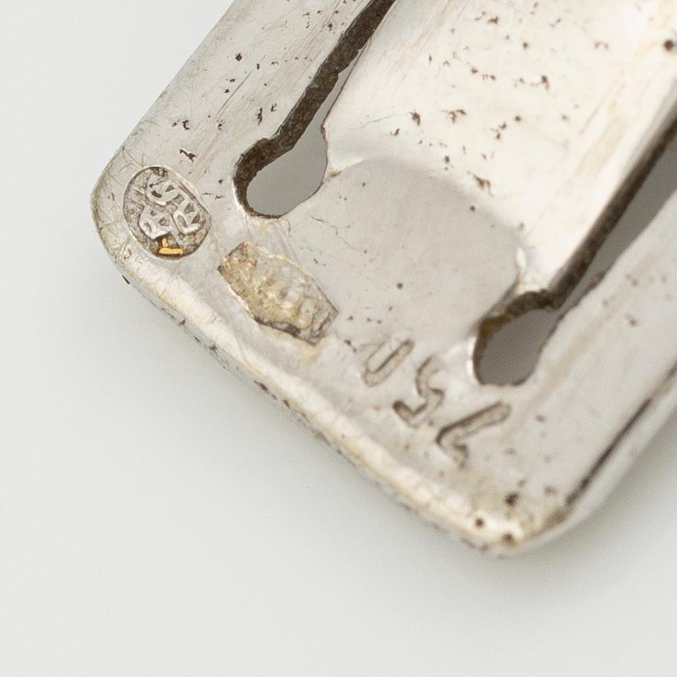 Necklace of cultured pearls, clasped in 18K gold with round brilliant-cut and eight-cut diamonds.