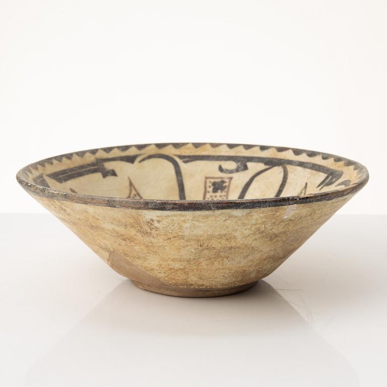 A glazed earthenware bowl, Central Asia.