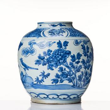 A blue and white jar, Ming dynasty, Wanli (1572-1620).