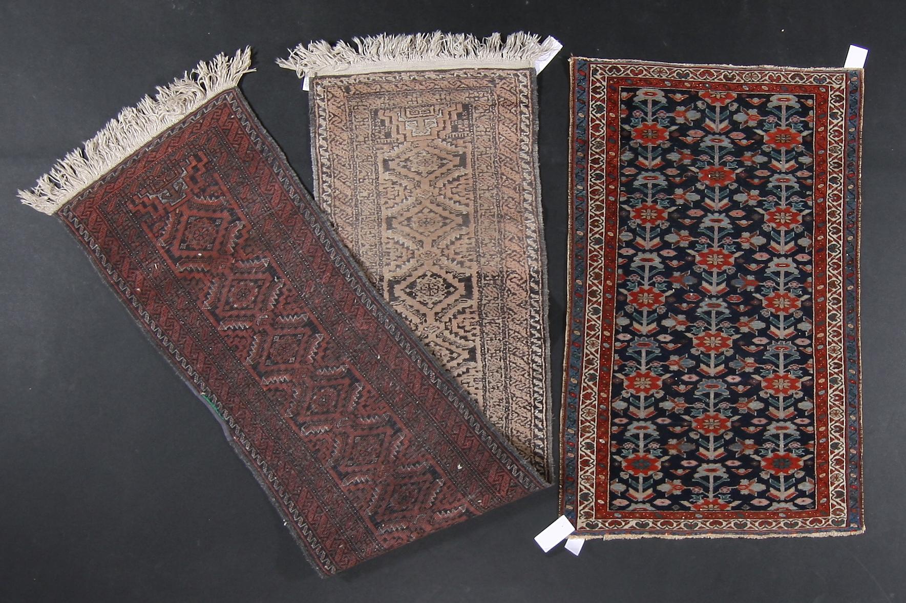 MATTOR, 2 st. Orientaliska. Nordvästpersisk resp. Beludj. 118 x 74 resp 242 x 56.