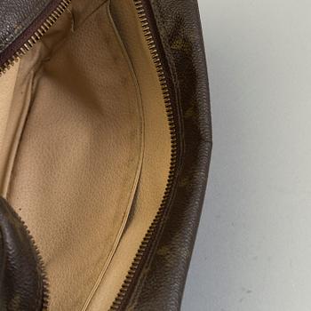 a LOUIS VUITTON "Trousse Toilette 23 toilet bag.