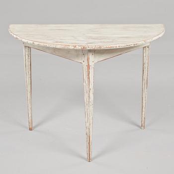 HALVMÅNEBORD, 1800-tal.